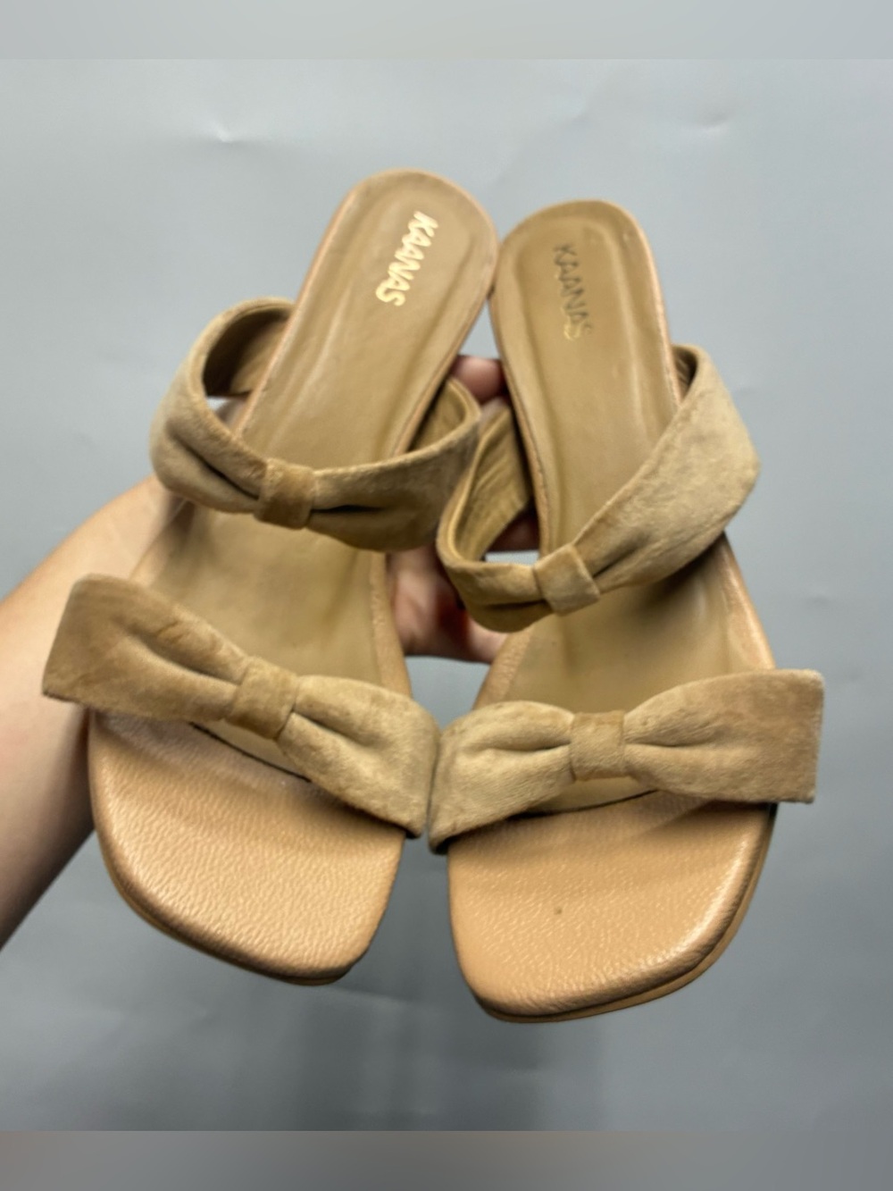 Kaanas 11 Fits Smaller 9.5 Slip On Heels Tan Suede Cocktail Open Toe Bow Resort